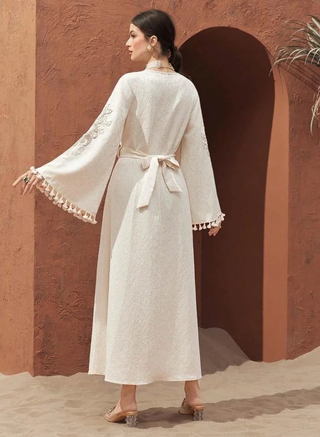 تايك تو جلابية جاكارة بتفاصيل شراشيب